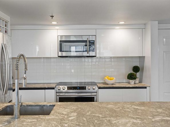 540 Brickell Key Dr 1519, Miami FL 33131