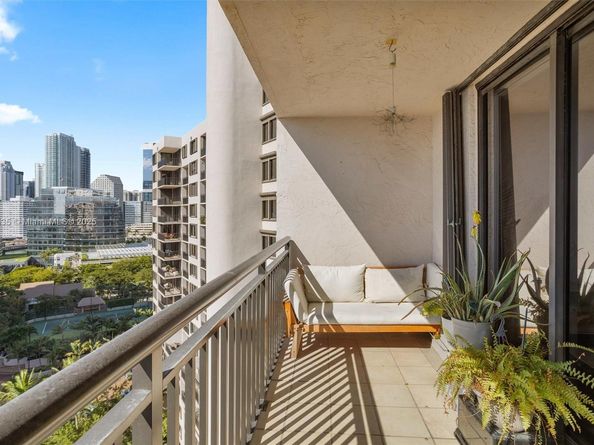 540 Brickell Key Dr 1519, Miami FL 33131