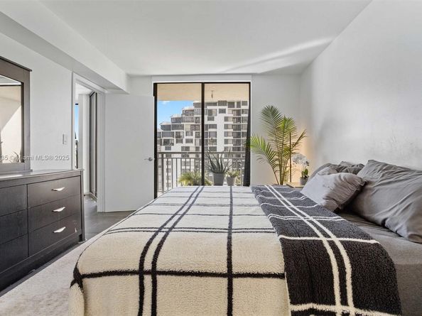 540 Brickell Key Dr 1519, Miami FL 33131