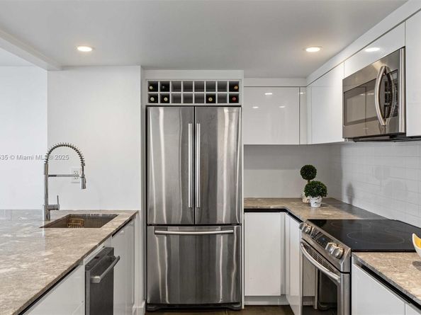 540 Brickell Key Dr 1519, Miami FL 33131