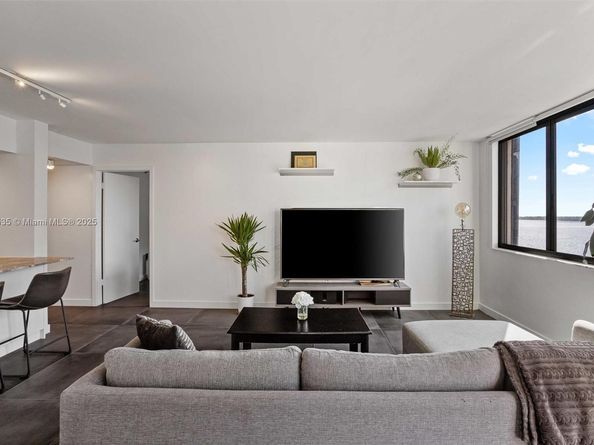 540 Brickell Key Dr 1519, Miami FL 33131