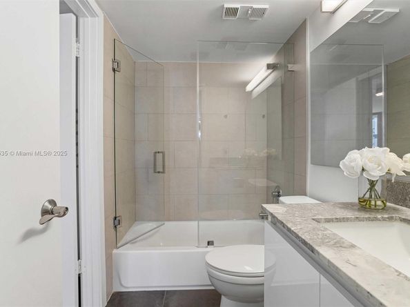 540 Brickell Key Dr 1519, Miami FL 33131