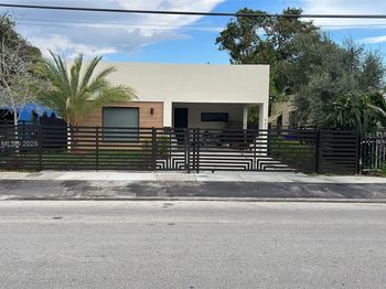 5621 NW 11th Ave