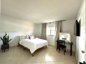 620 NE 12th Ave 102, Hallandale Beach FL 33009