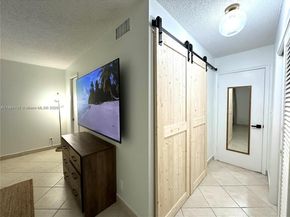 620 NE 12th Ave 102, Hallandale Beach FL 33009