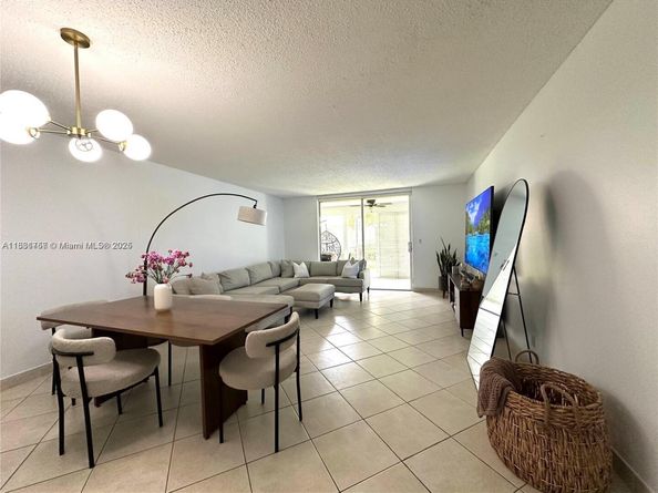 620 NE 12th Ave 102, Hallandale Beach FL 33009