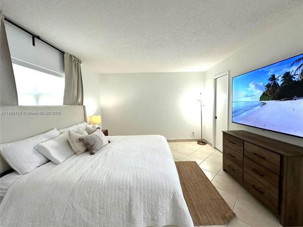 620 NE 12th Ave 102, Hallandale Beach FL 33009