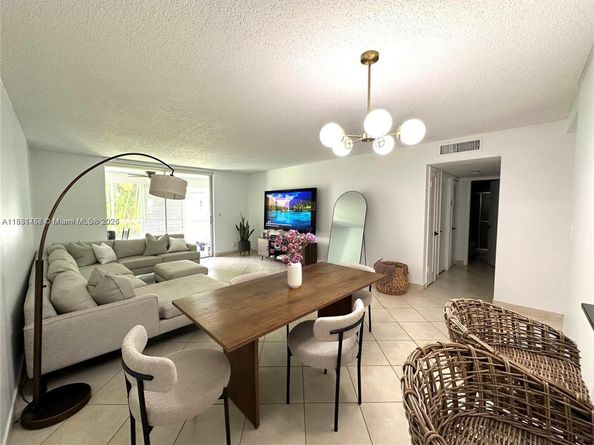 620 NE 12th Ave 102, Hallandale Beach FL 33009