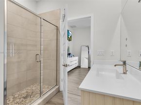 7925 NW 104th Ave 28, Doral FL 33178