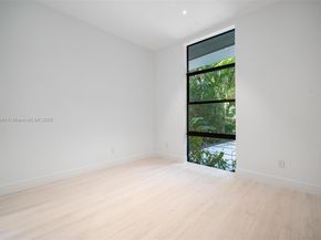 3670 Avocado Ave, Miami FL 33133