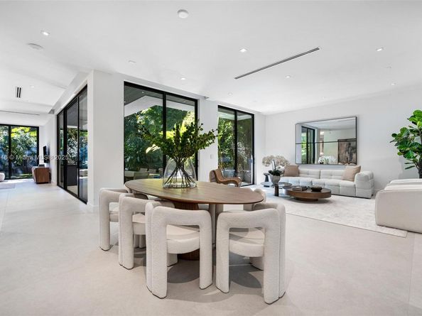 3670 Avocado Ave, Miami FL 33133