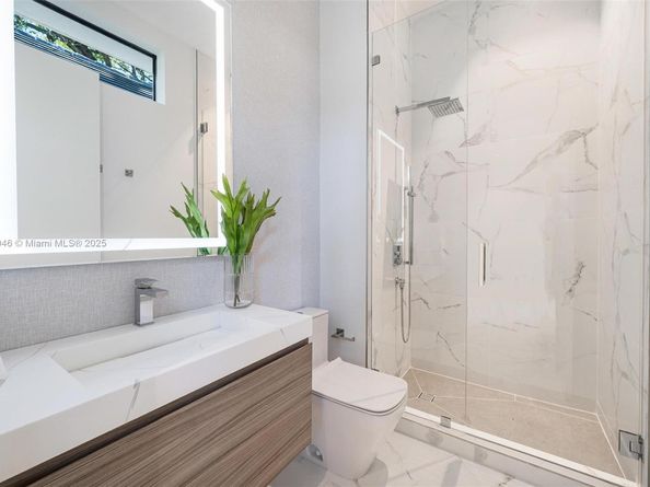 3670 Avocado Ave, Miami FL 33133