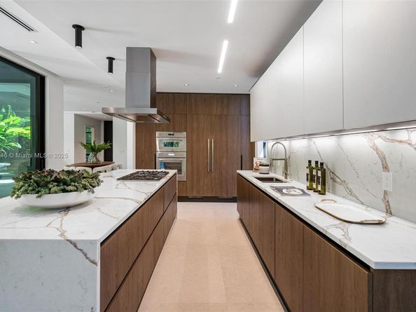 3670 Avocado Ave, Miami FL 33133