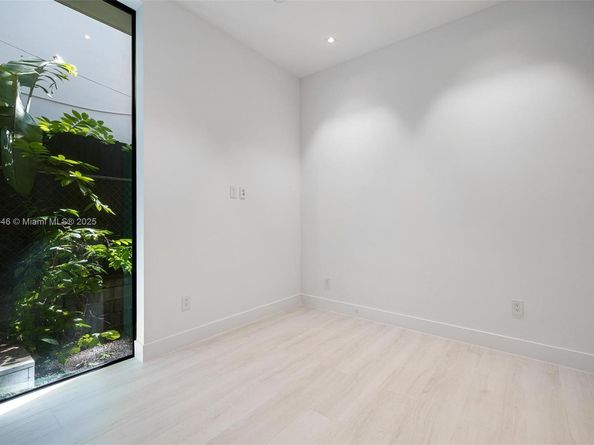 3670 Avocado Ave, Miami FL 33133