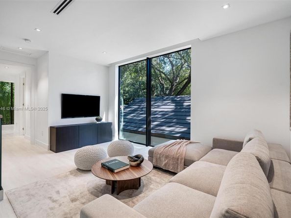 3670 Avocado Ave, Miami FL 33133