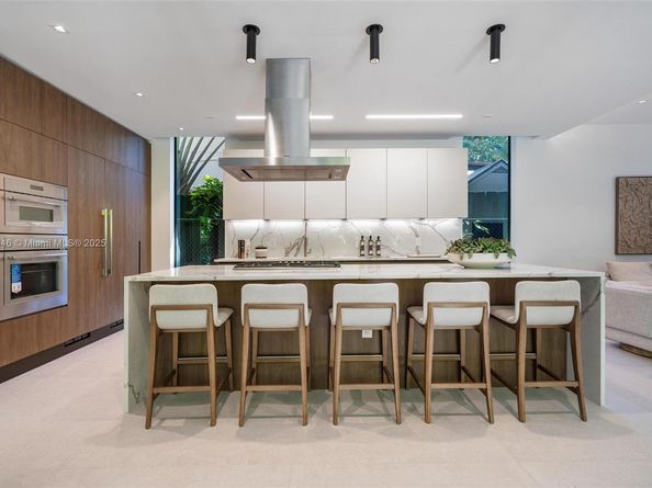 3670 Avocado Ave, Miami FL 33133