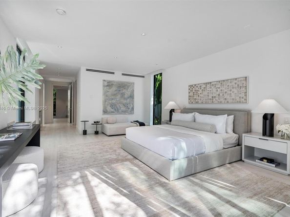 3670 Avocado Ave, Miami FL 33133