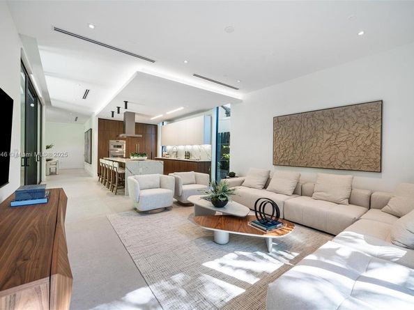 3670 Avocado Ave, Miami FL 33133