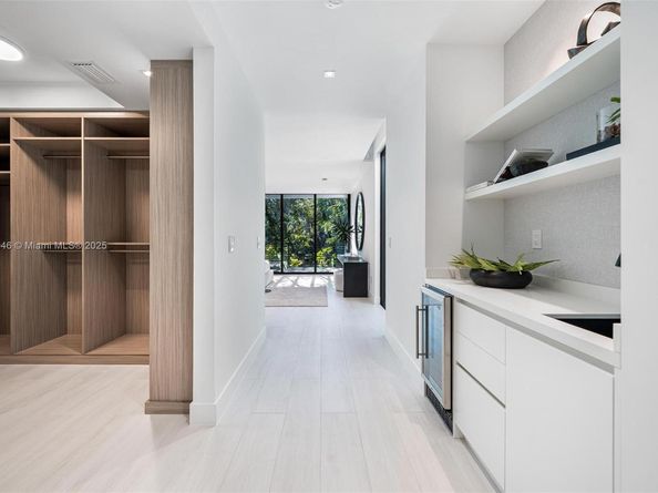 3670 Avocado Ave, Miami FL 33133