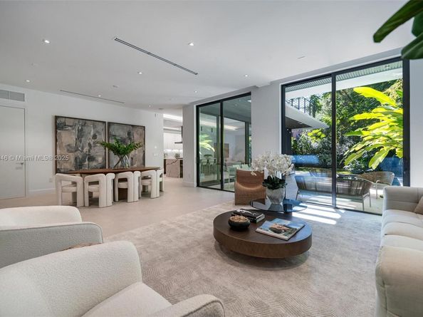 3670 Avocado Ave, Miami FL 33133