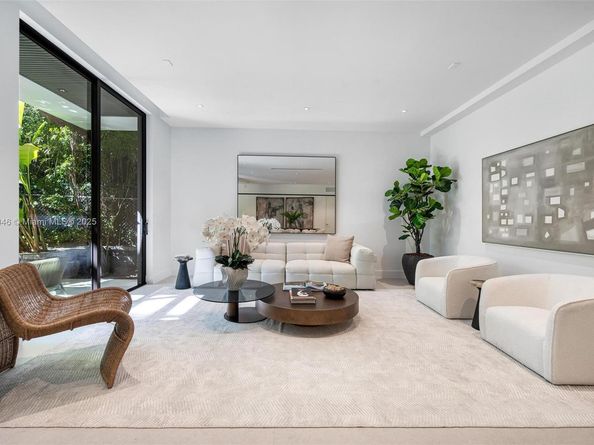 3670 Avocado Ave, Miami FL 33133