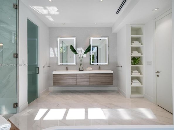 3670 Avocado Ave, Miami FL 33133