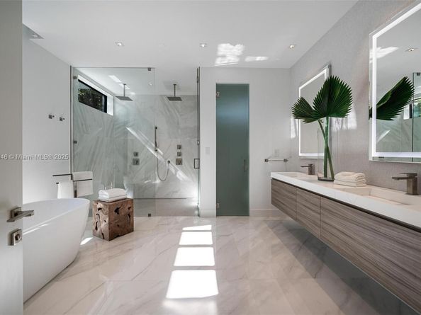 3670 Avocado Ave, Miami FL 33133