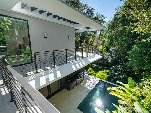 3670 Avocado Ave, Miami FL 33133