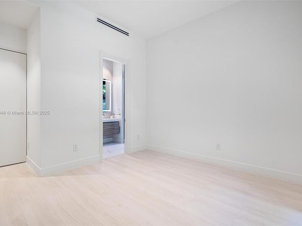 3670 Avocado Ave, Miami FL 33133