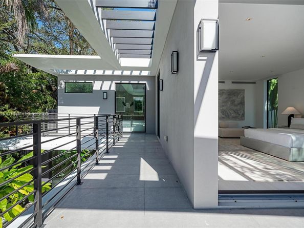 3670 Avocado Ave, Miami FL 33133