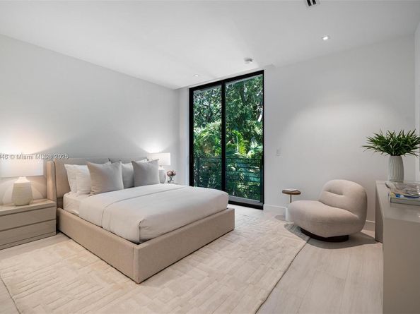 3670 Avocado Ave, Miami FL 33133