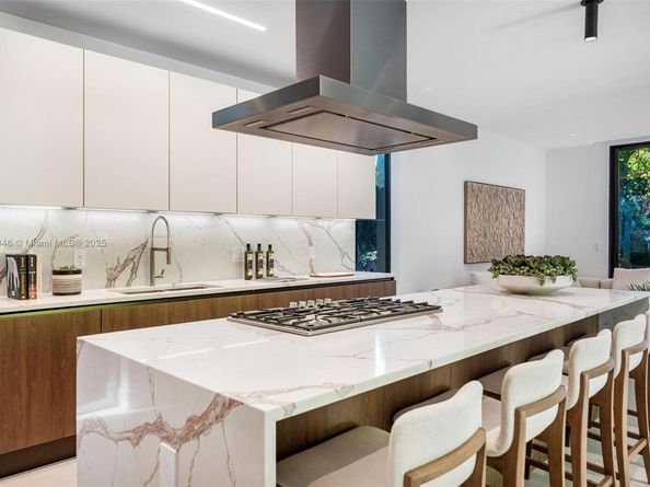 3670 Avocado Ave, Miami FL 33133