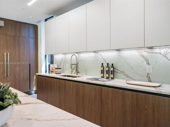 3670 Avocado Ave, Miami FL 33133