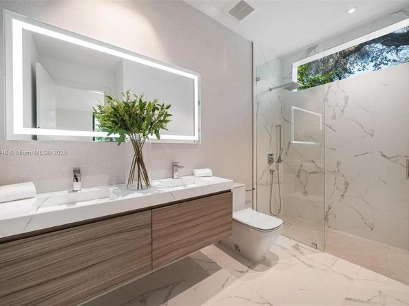 3670 Avocado Ave, Miami FL 33133