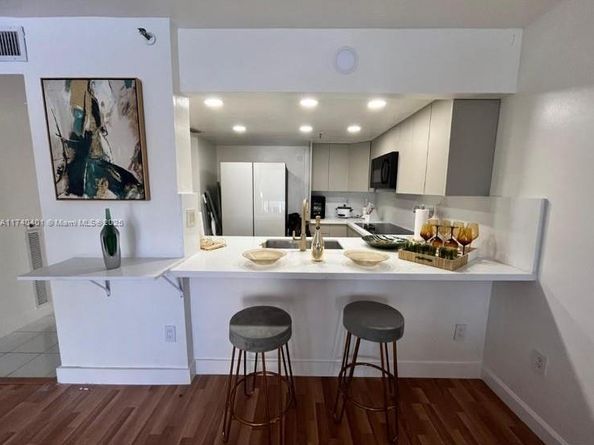 540 Brickell Key Dr 728, Miami FL 33131