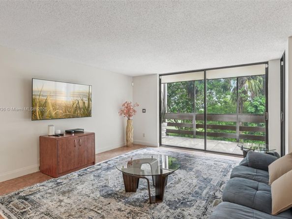 121 SW 96th Ter 205, Plantation FL 33324