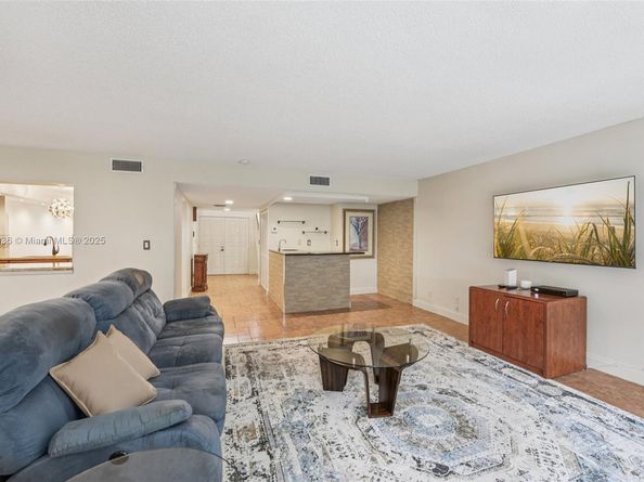 121 SW 96th Ter 205, Plantation FL 33324