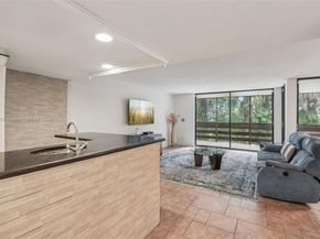 121 SW 96th Ter 205, Plantation FL 33324