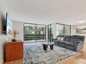 121 SW 96th Ter 205, Plantation FL 33324