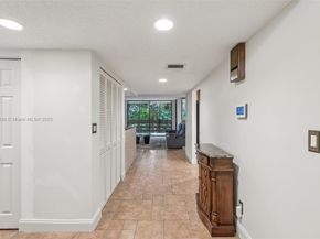 121 SW 96th Ter 205, Plantation FL 33324