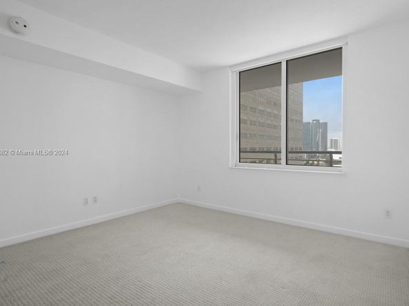 325 S Biscayne Blvd 2118, Miami FL 33131