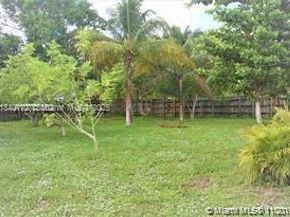 24 Miami Gardens Rd, West Park FL 33023