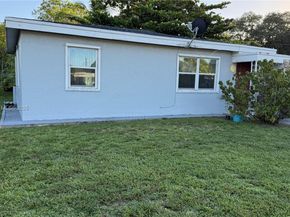 24 Miami Gardens Rd, West Park FL 33023