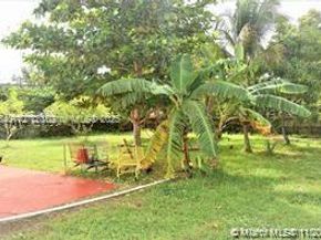24 Miami Gardens Rd, West Park FL 33023