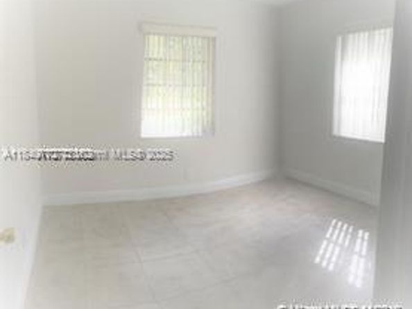 24 Miami Gardens Rd, West Park FL 33023