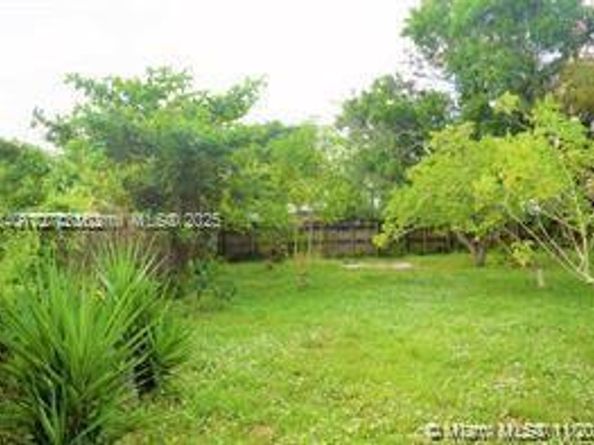 24 Miami Gardens Rd, West Park FL 33023
