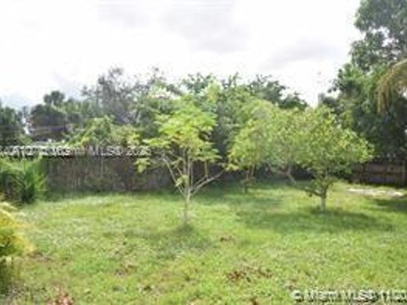 24 Miami Gardens Rd, West Park FL 33023