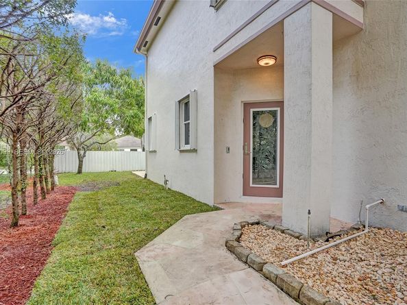 218 NW 75th Ter, Plantation FL 33317