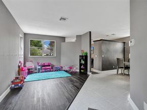 218 NW 75th Ter, Plantation FL 33317