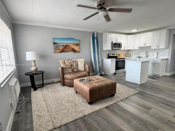 2111 NE 56th St 206, Fort Lauderdale FL 33308